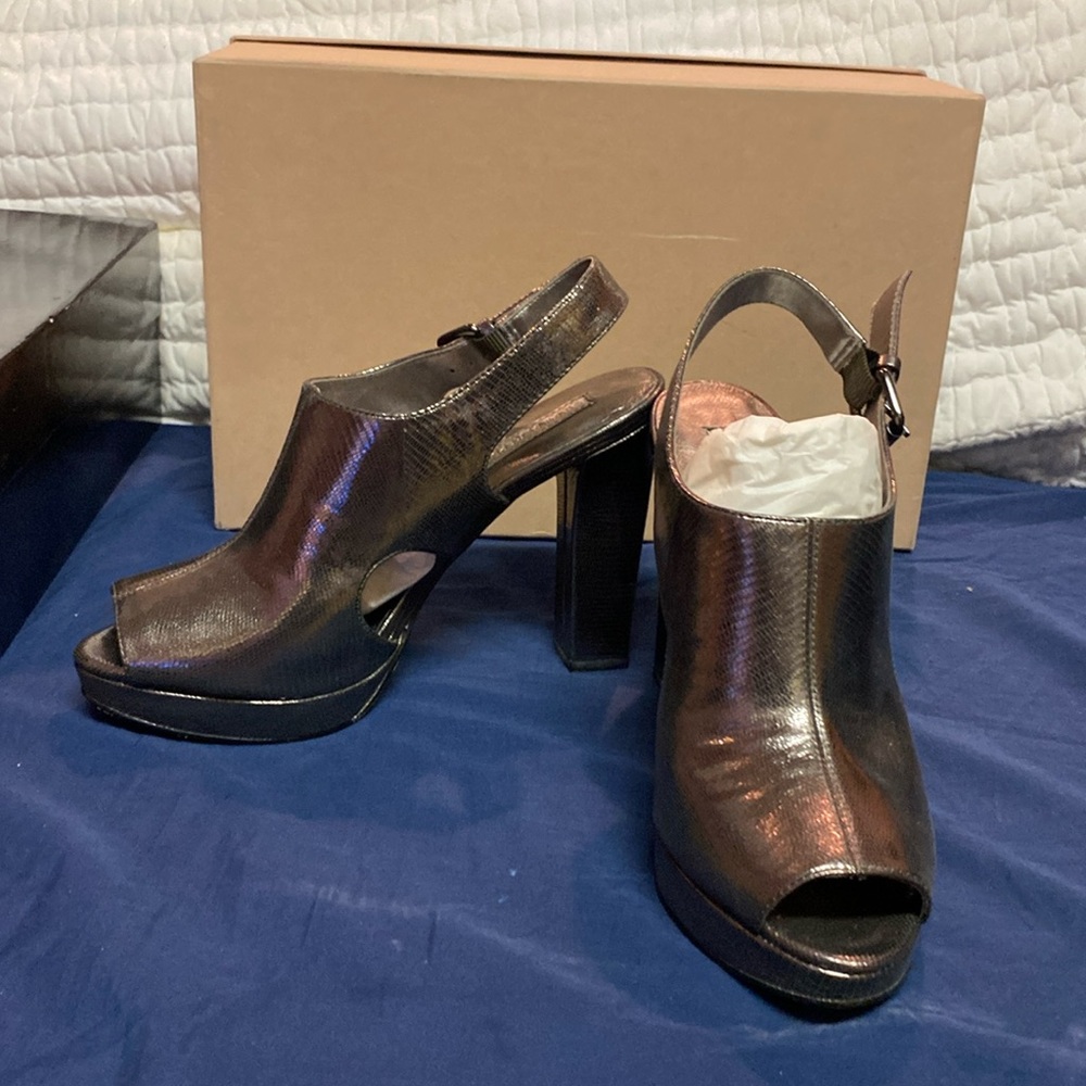 Used Banana Republic metallic silver sling back heels with peep top size 7 1/2
